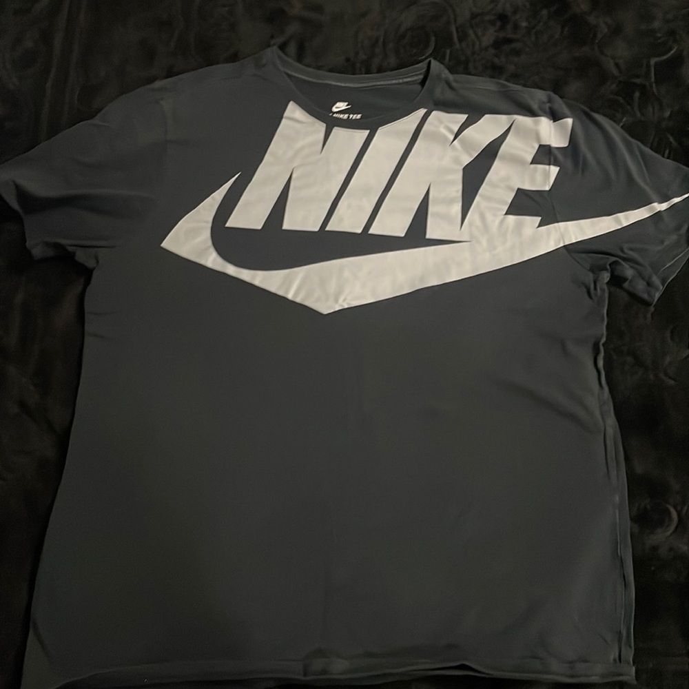 THE NIKE TEE TSHIRT